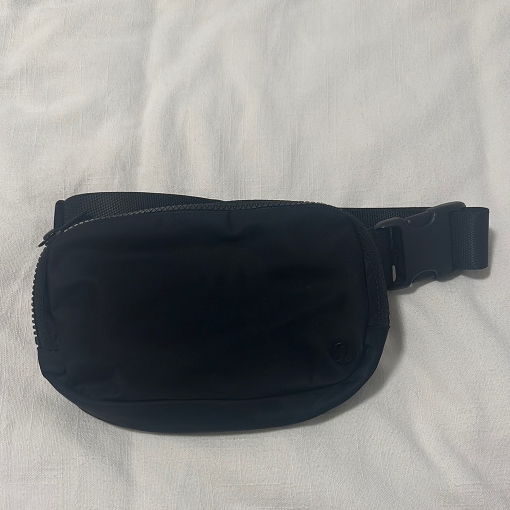 lululemon athletica Black Everywhere Belt Bag